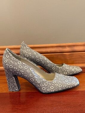Carriage Court Gray and Tan Block Heel Splash Floral, Size 9 1/2